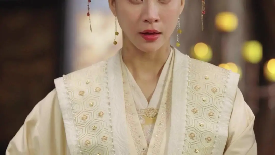 Stolen Fate of Bella White: When Hairpins Speak Louder Than Swords