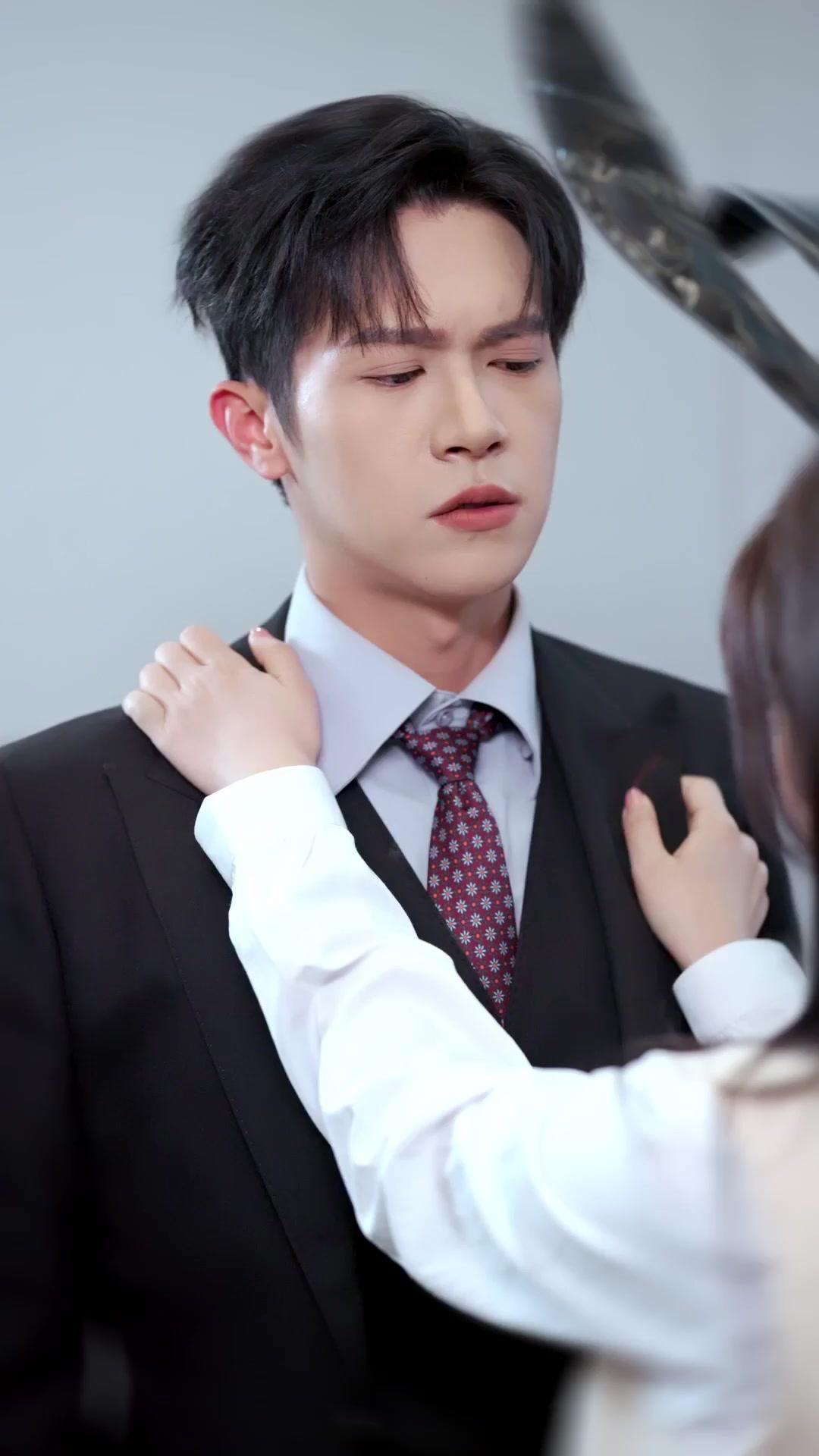 "남자 비서"에게 반했다면?