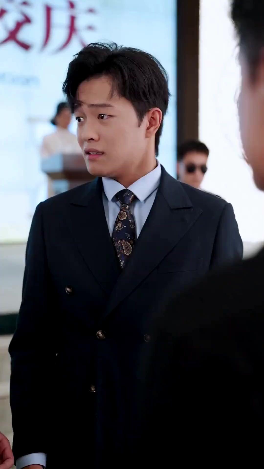 (مدبلج) حارس الأمن جمال هو العملاق المالي