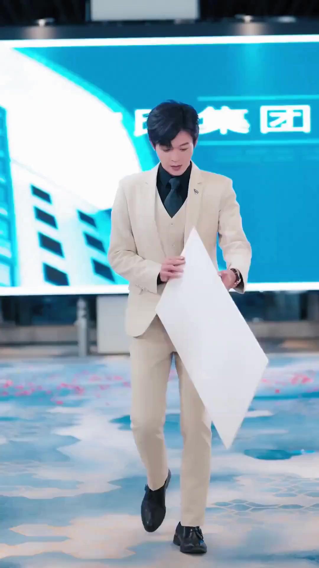 (Lồng tiếng) Không Thể Chạm Tới