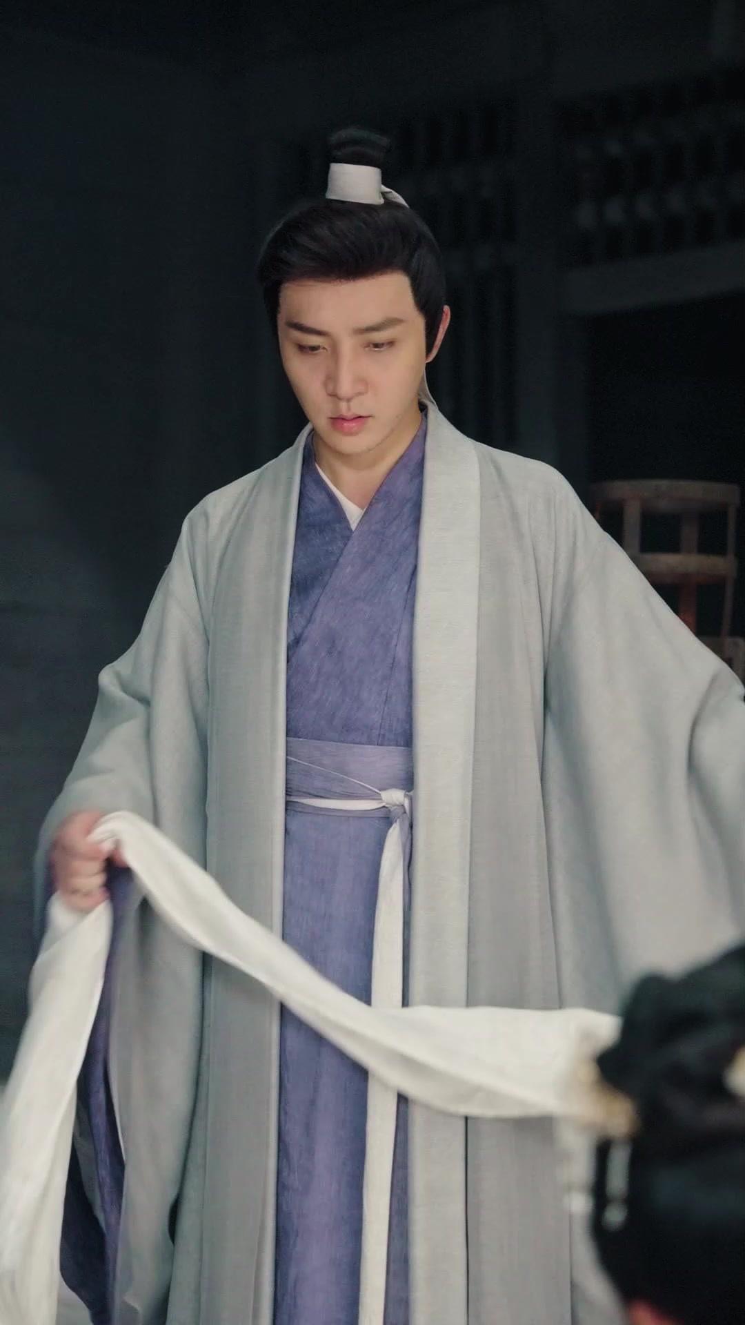 AU-DELÀ DU TRÔNE, L'AMOUR