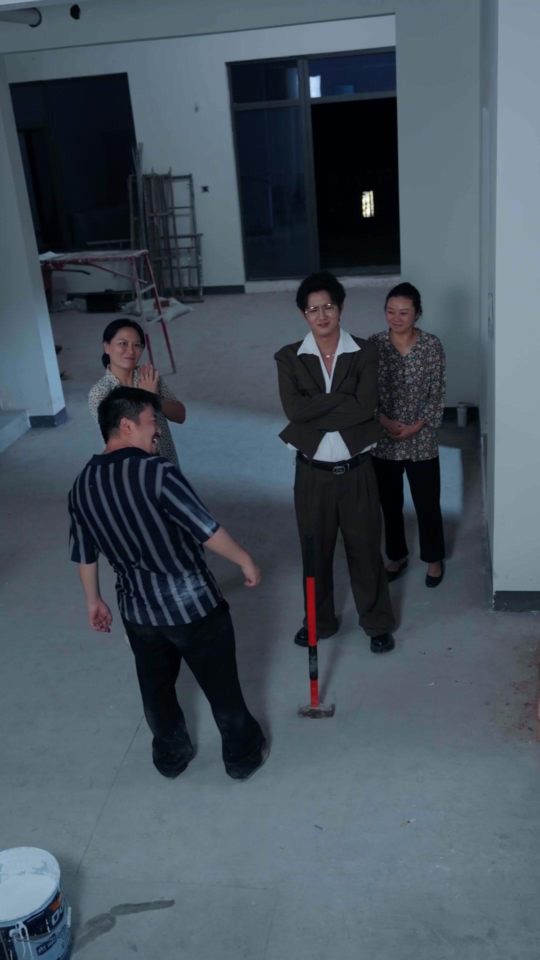 Phoenix Man vs. Billionaire Queen: Downfall