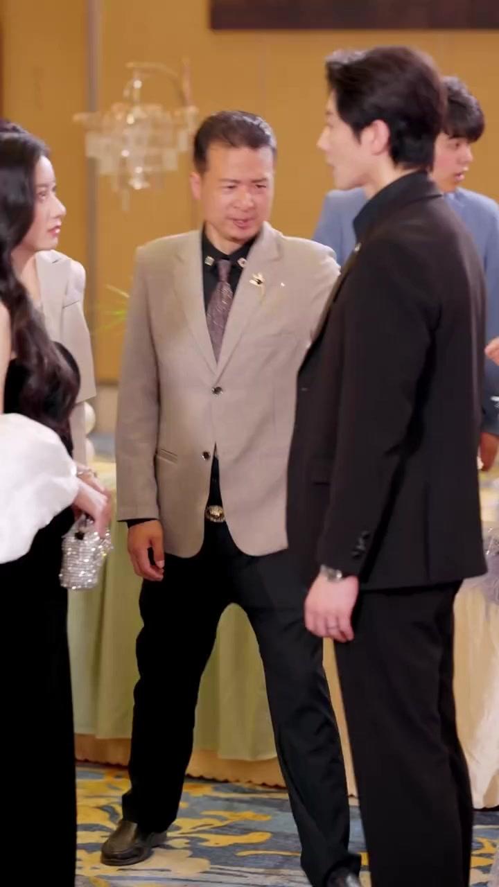 El amor se fue al dar la espalda