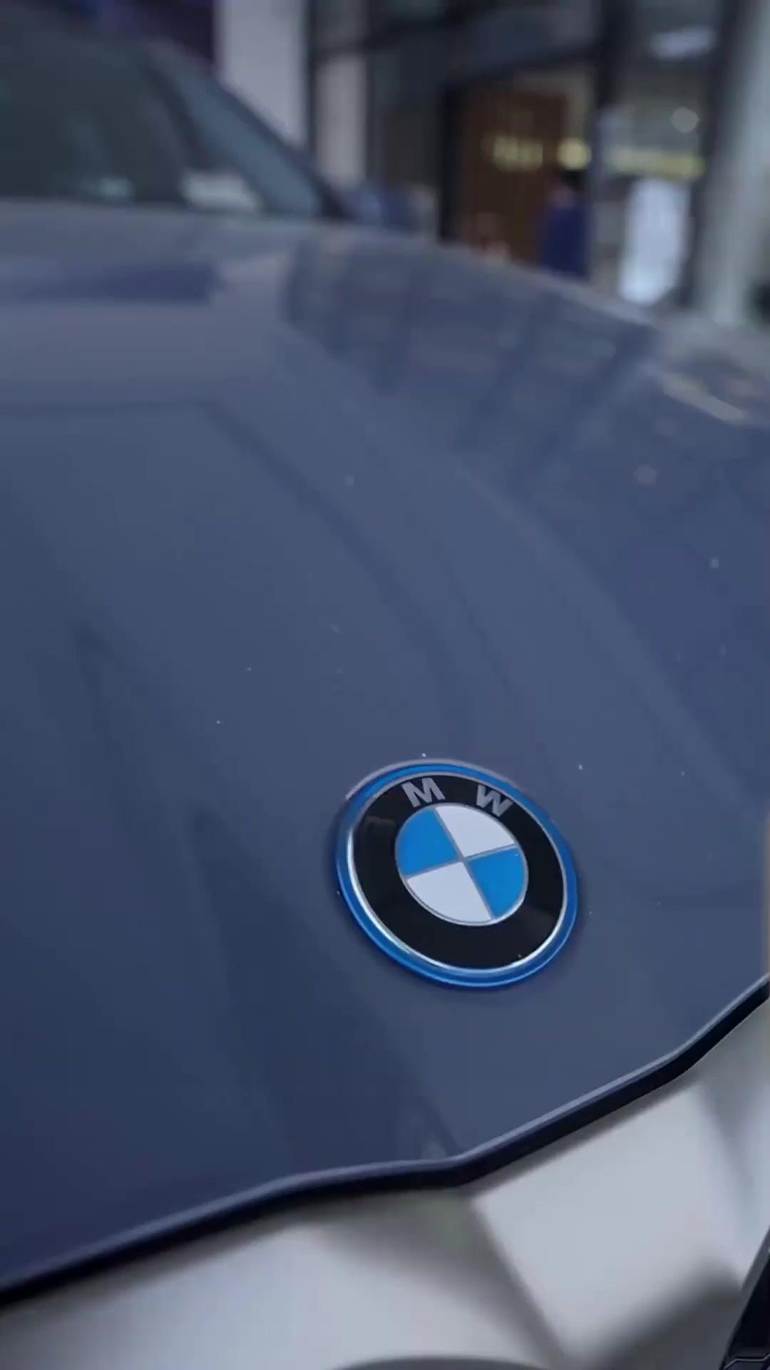 (Synchro) Hundertfach ausgeben, von Schönheiten umgeben