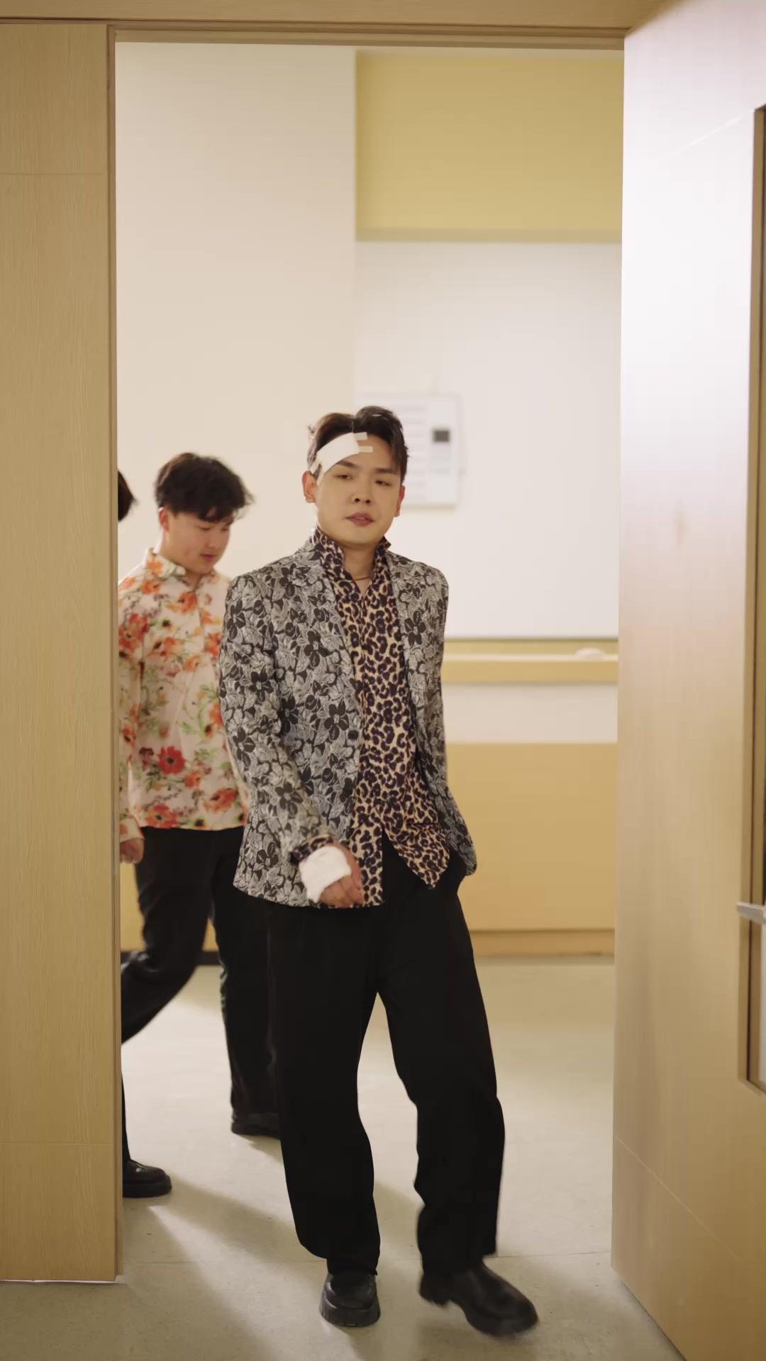 Mantan Dewa Perang: Diincar Wanita Cantik