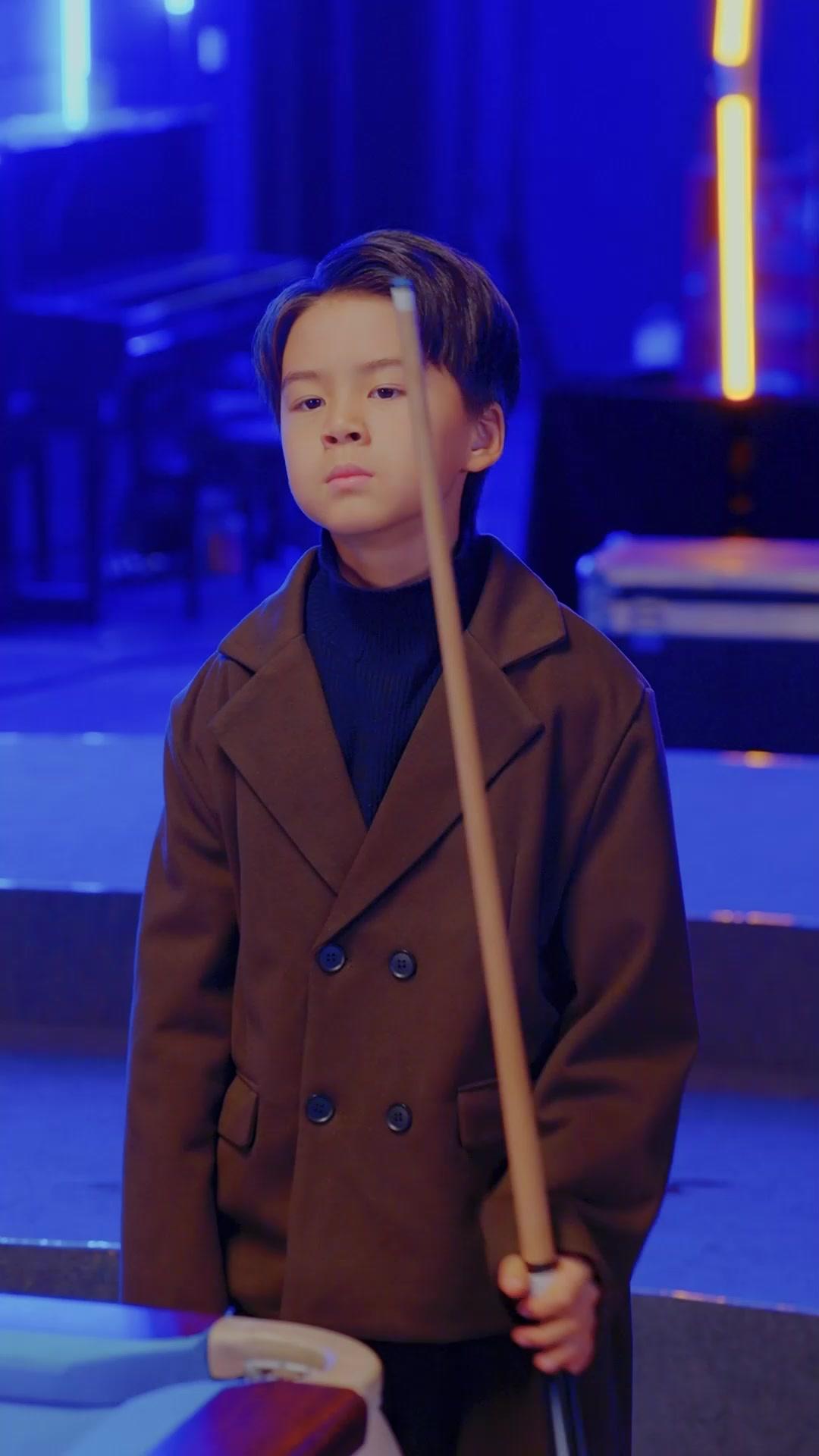 El pequeño maestro del billar