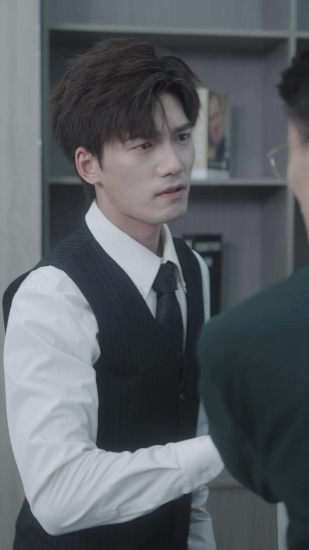 Pacarku Kaya, Hidupku Sempurna