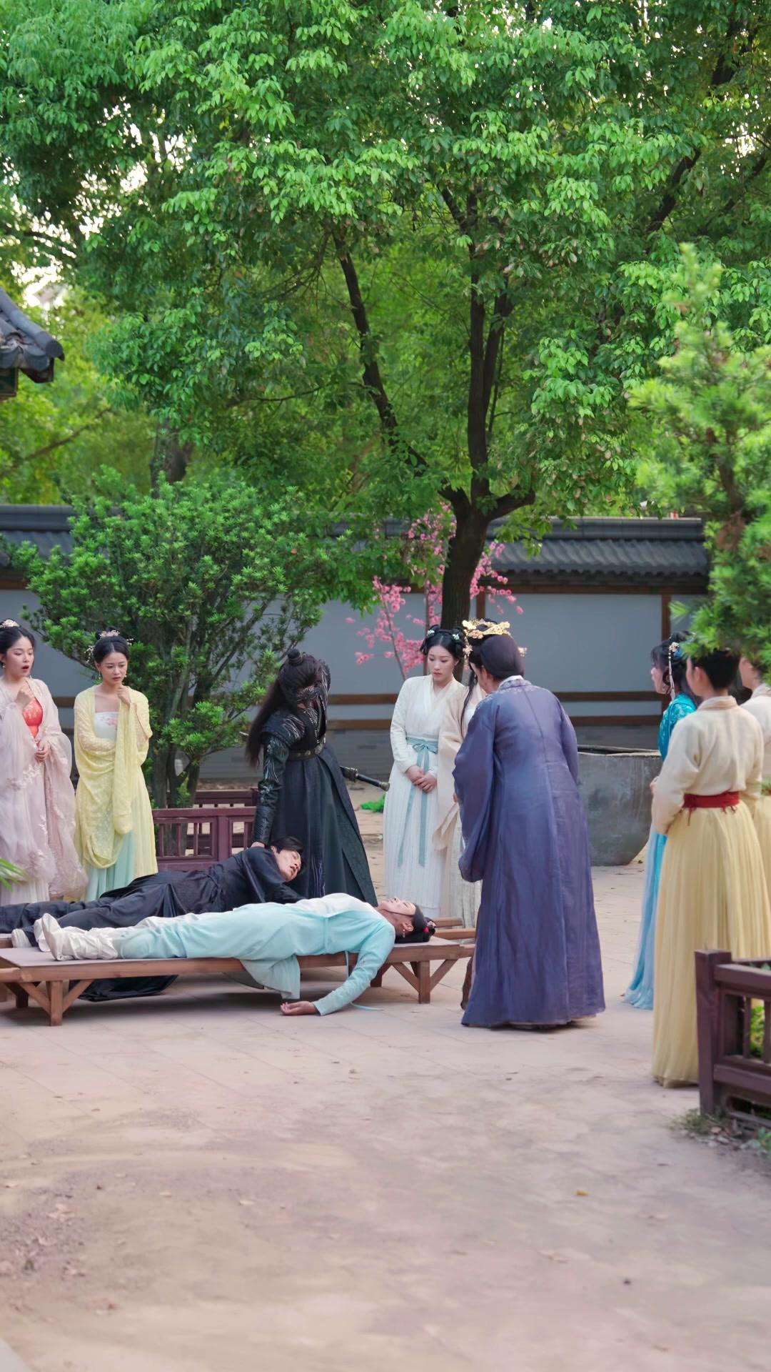 Bangkit Kembali, Menolak Jadi Istri Baik