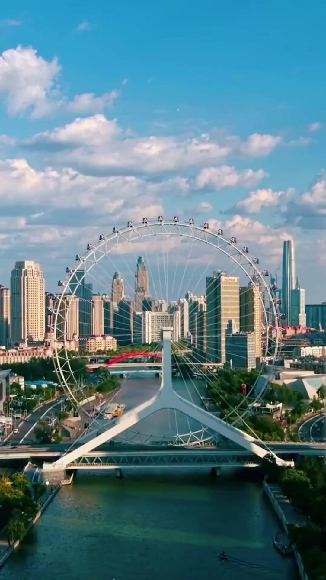 UN PATRON, DEUX VISAGES