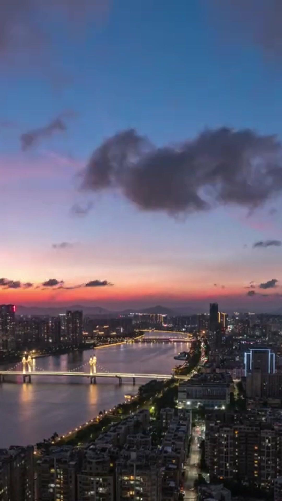 神算來襲：開局救豪門！