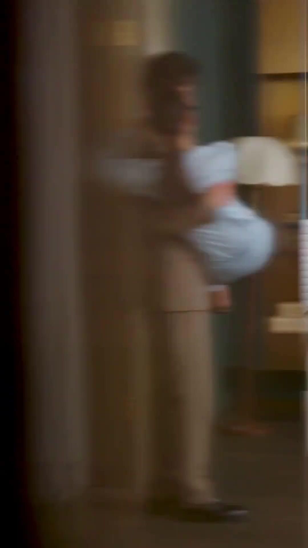  حب على حافة العقد