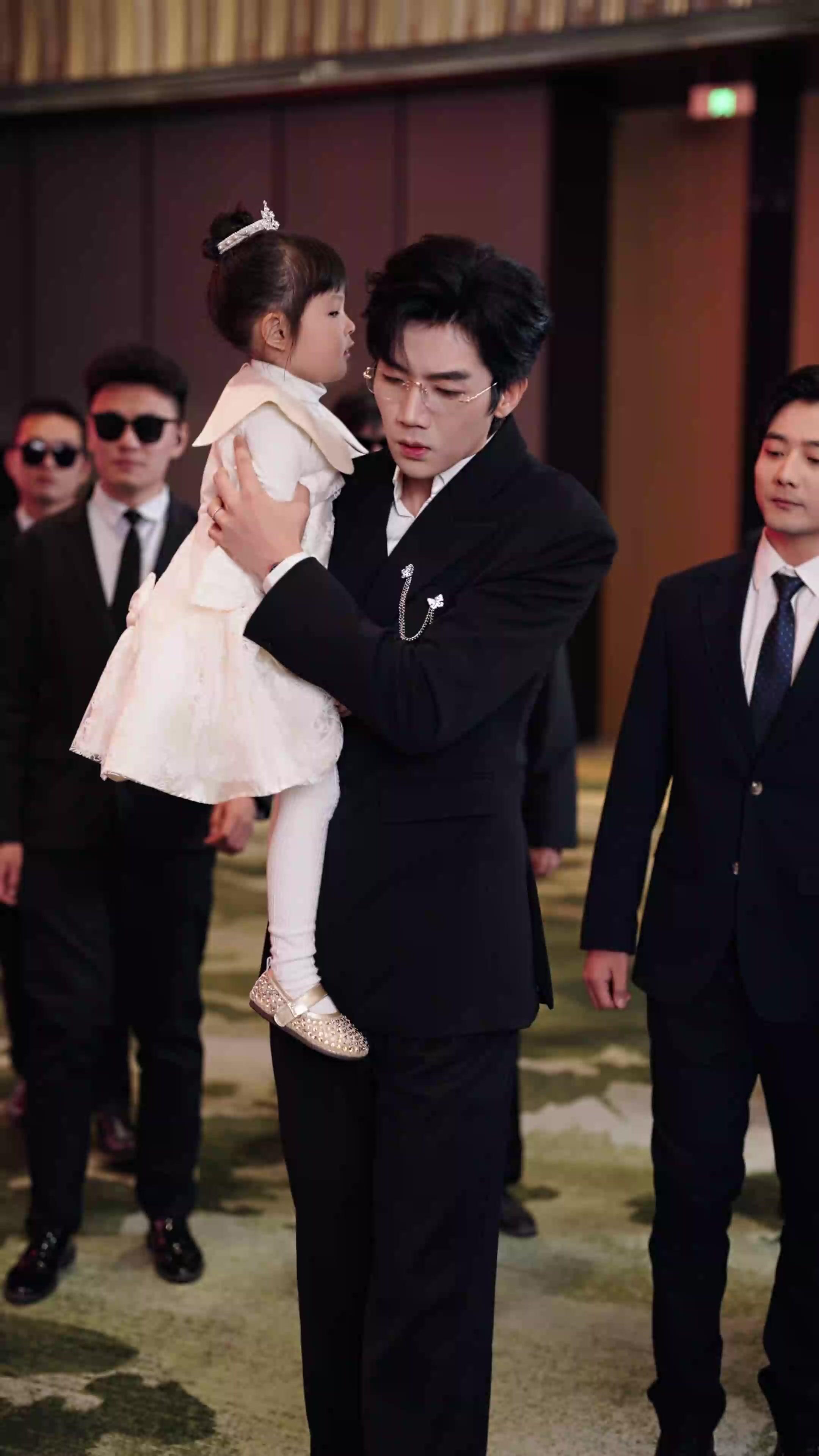 Devlet Kapısı, Kodaman Aşkı