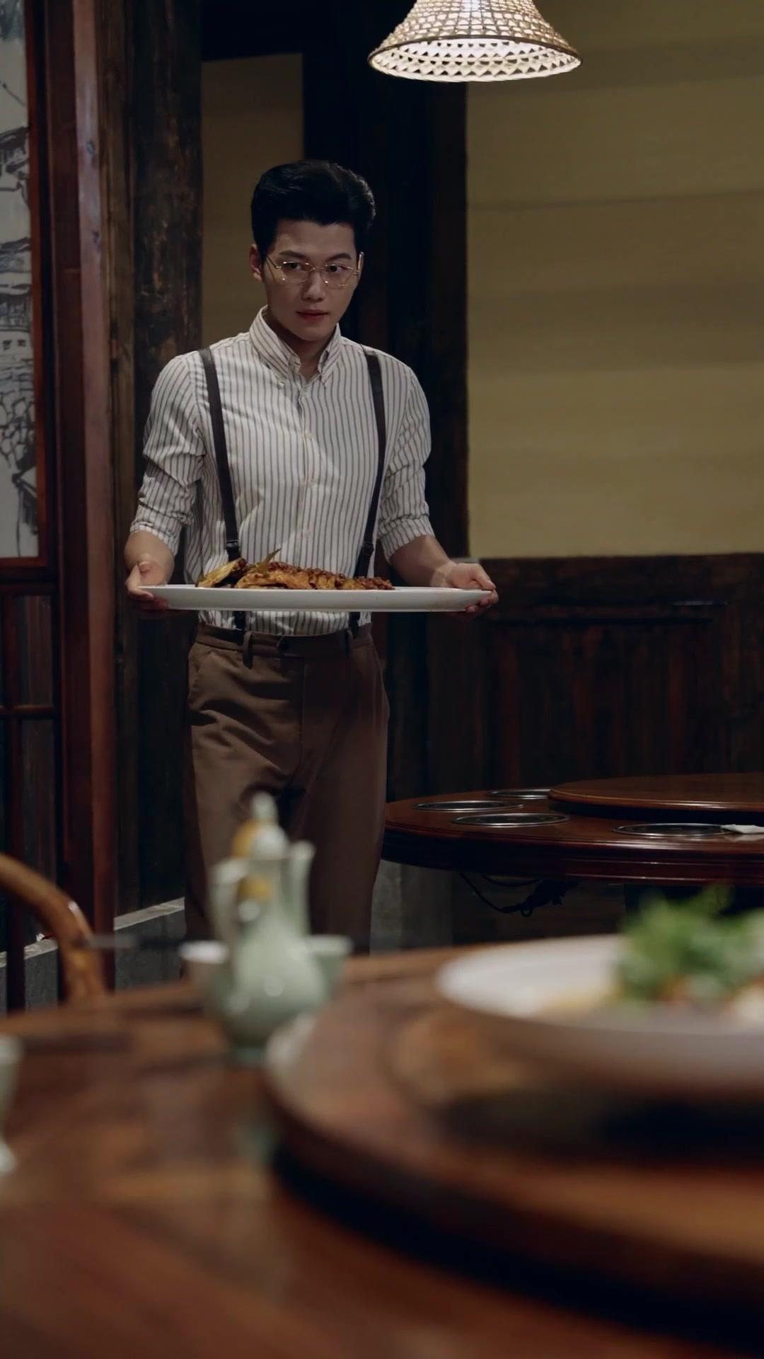 Kriegsheilige: Kronen aus Blut und Zeit