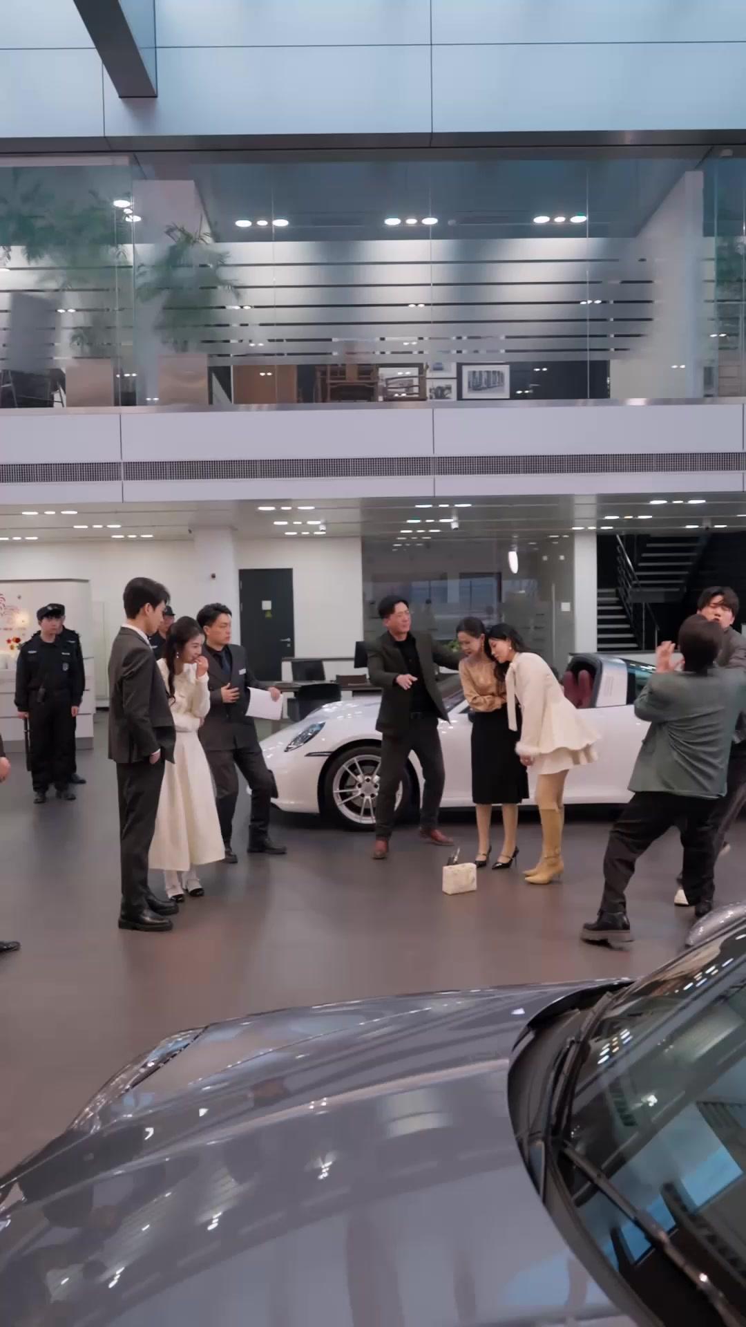 Topeng Palsu Keluarga