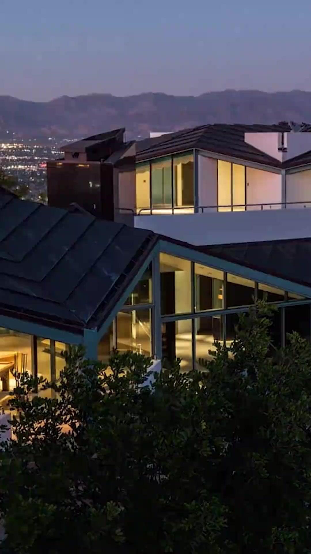 Rumput Liar Tumbuh Jadi Pohon