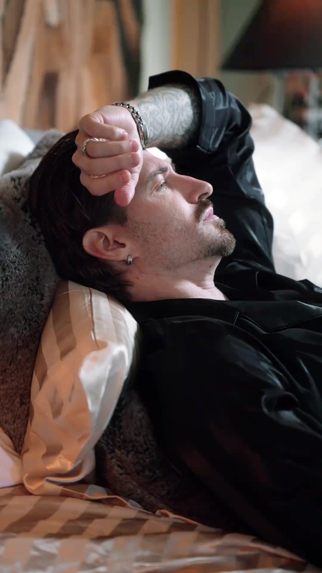 (Doblado) Tu amor llegó tras el adiós