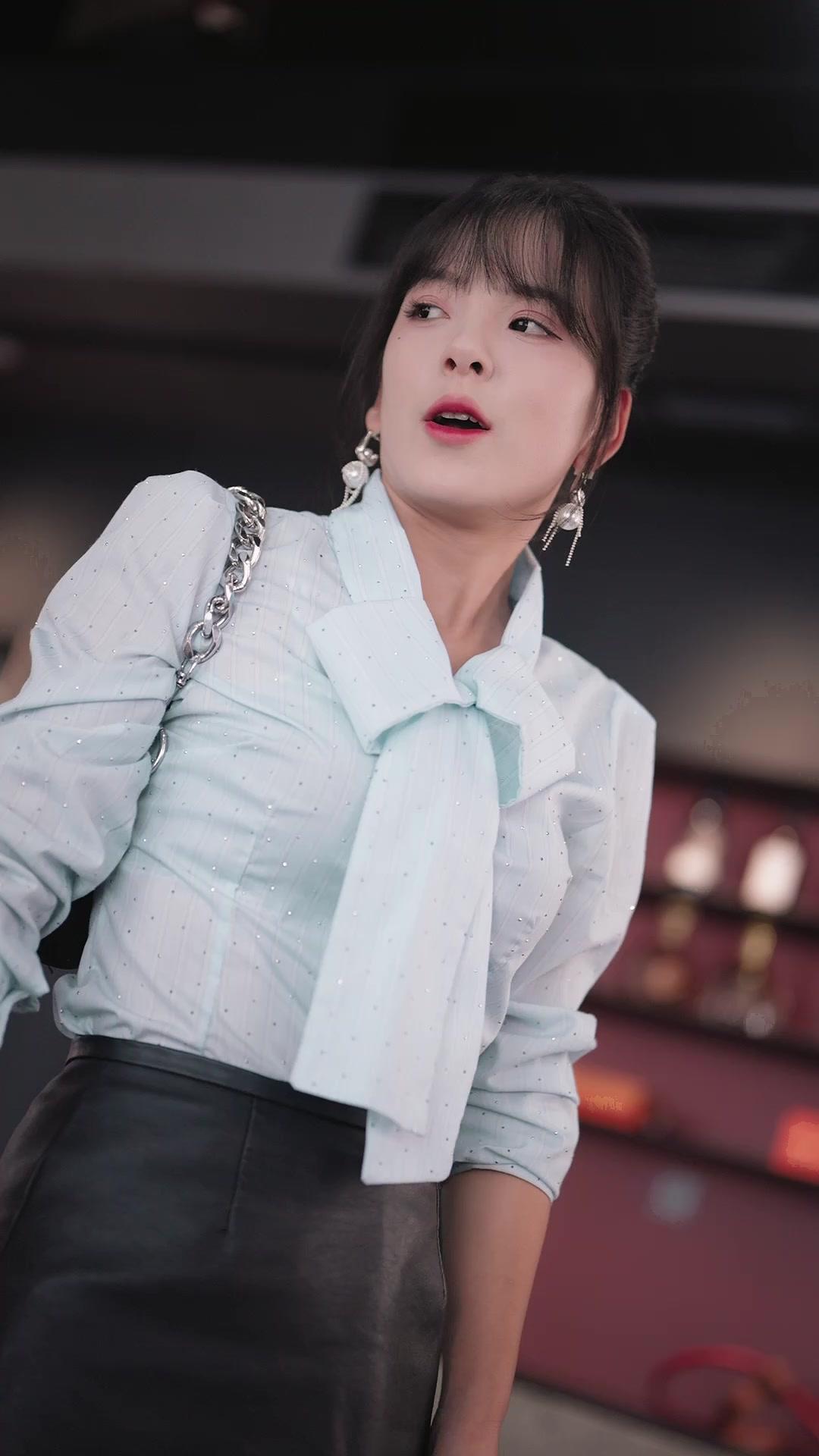 C'EST MOI LA VRAIE, DÉGAGE! 