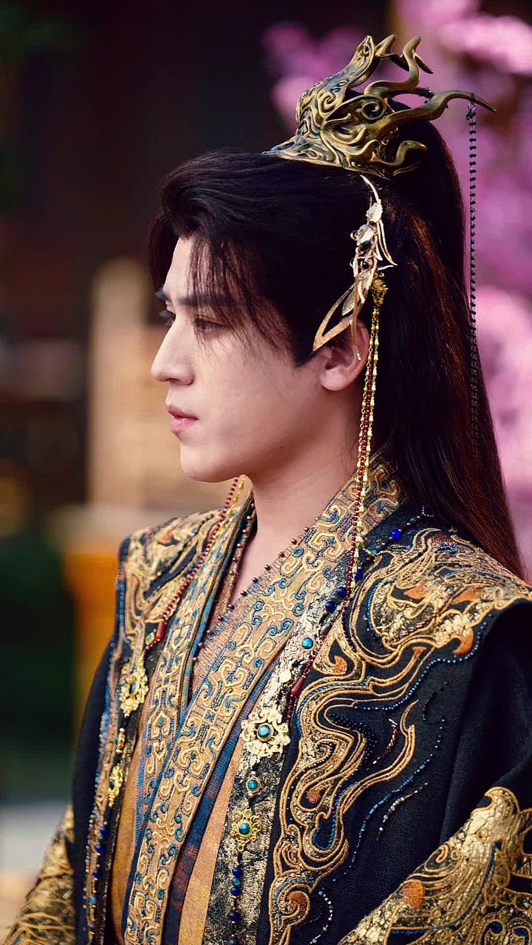 Sei Anzi, un Solo Destino