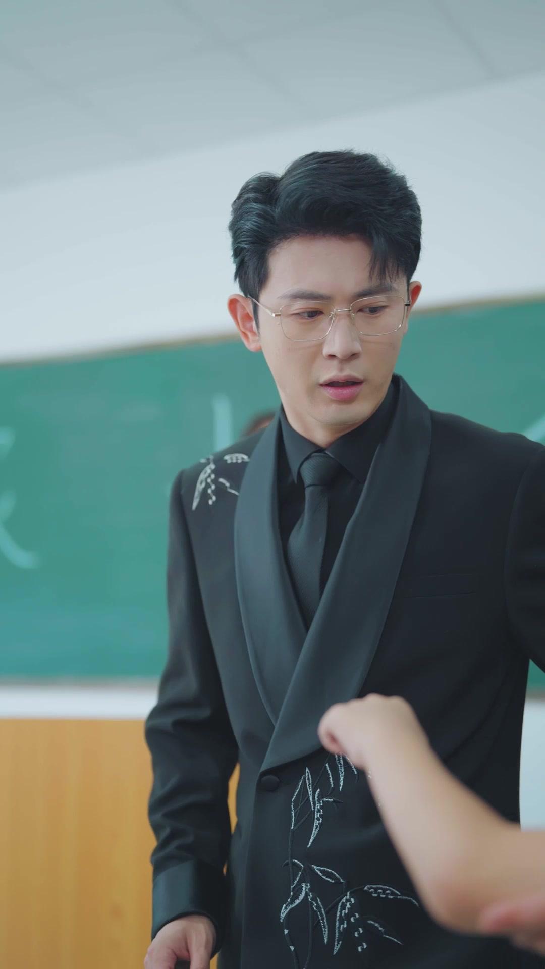 Dad’s Back! Kneel, Fakers!