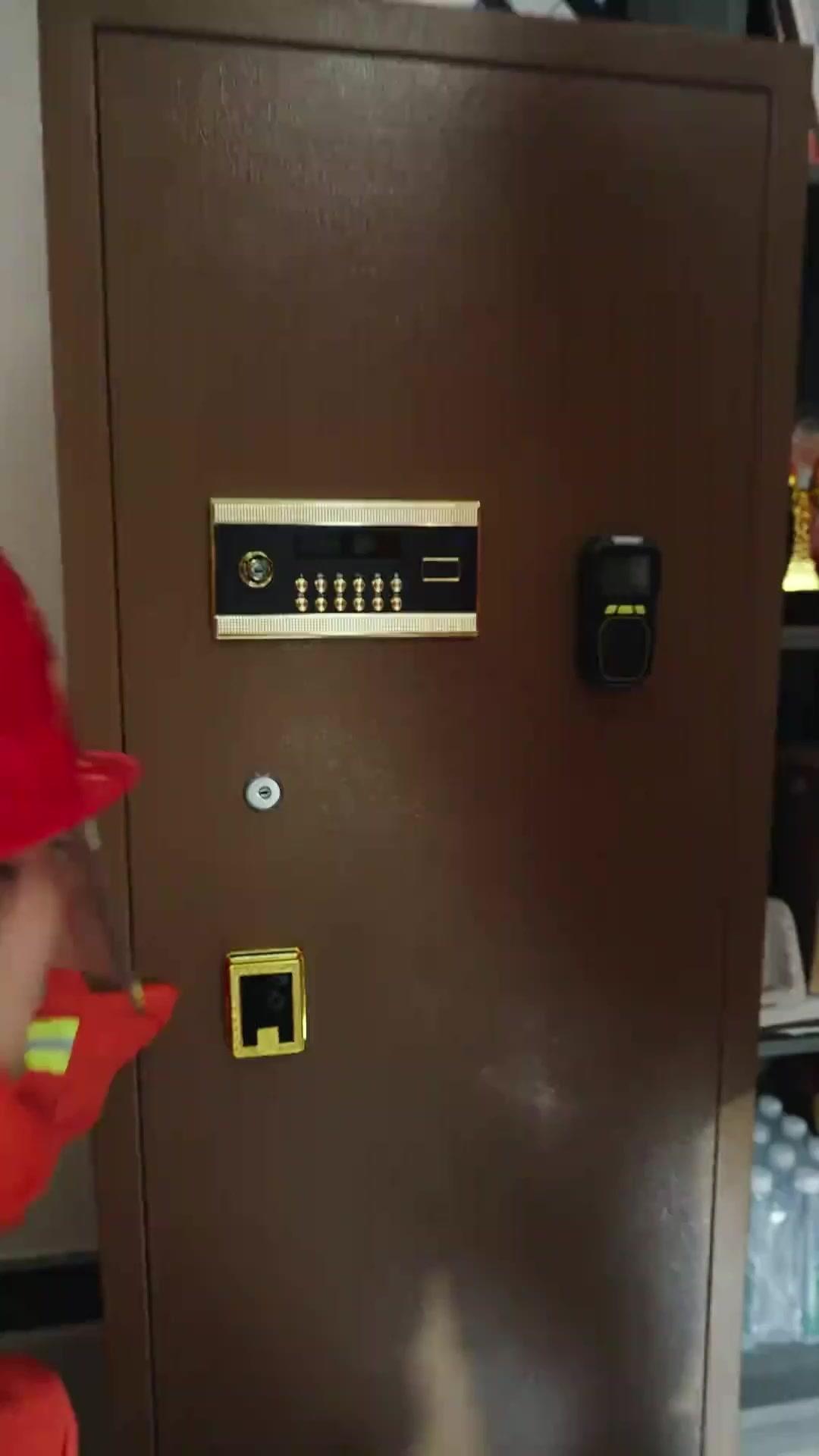 (吹き替え) 裏切り者の声はもう届かない