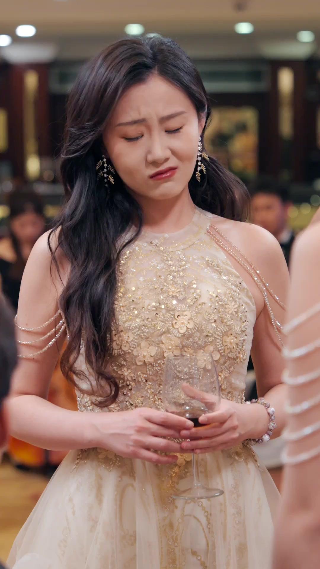 تزوجت الرجل المناسب من سيارة الزفاف الخطأ