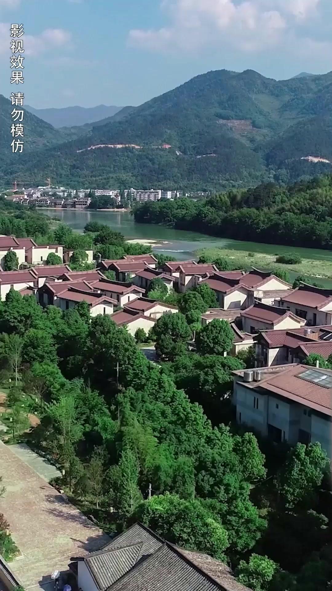 VIVIENNE : L'ÉPOUSE INTERDITE DES LÉGER