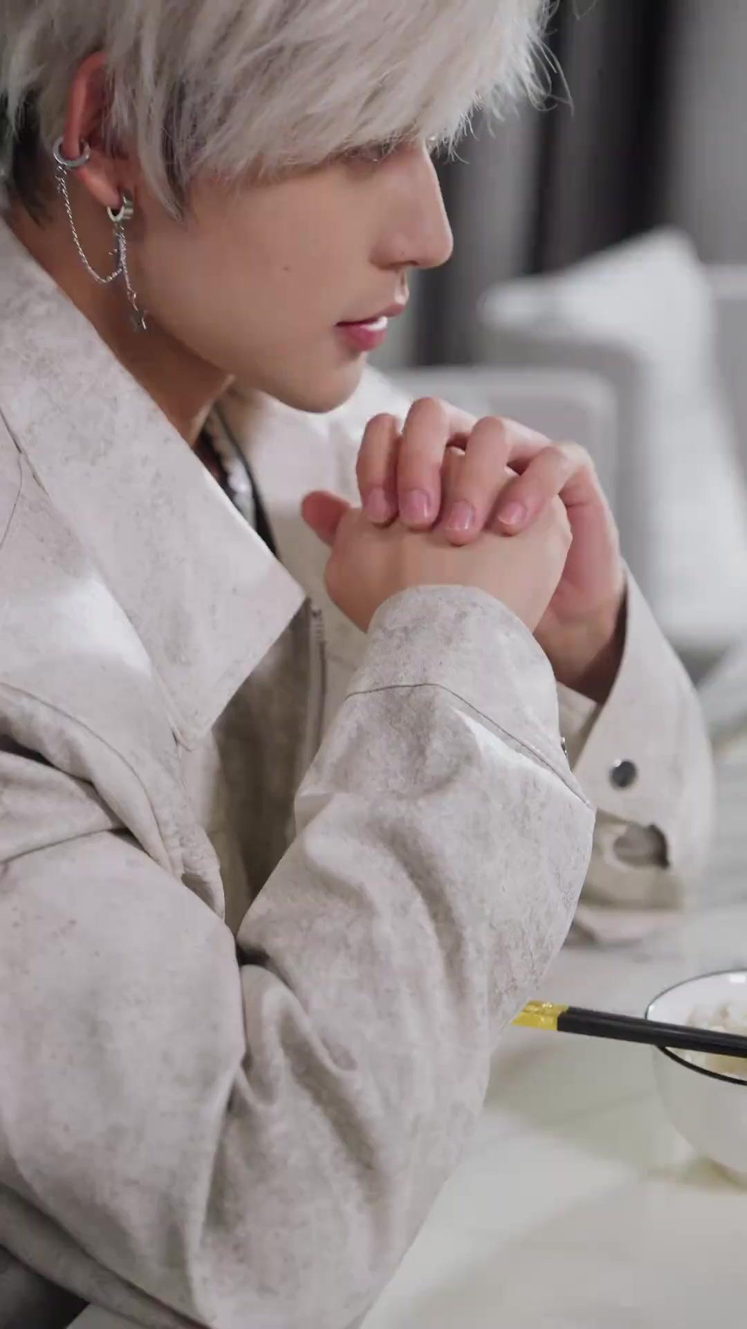 (Sulih suara) Ganti Ayah, Ubah Nasib