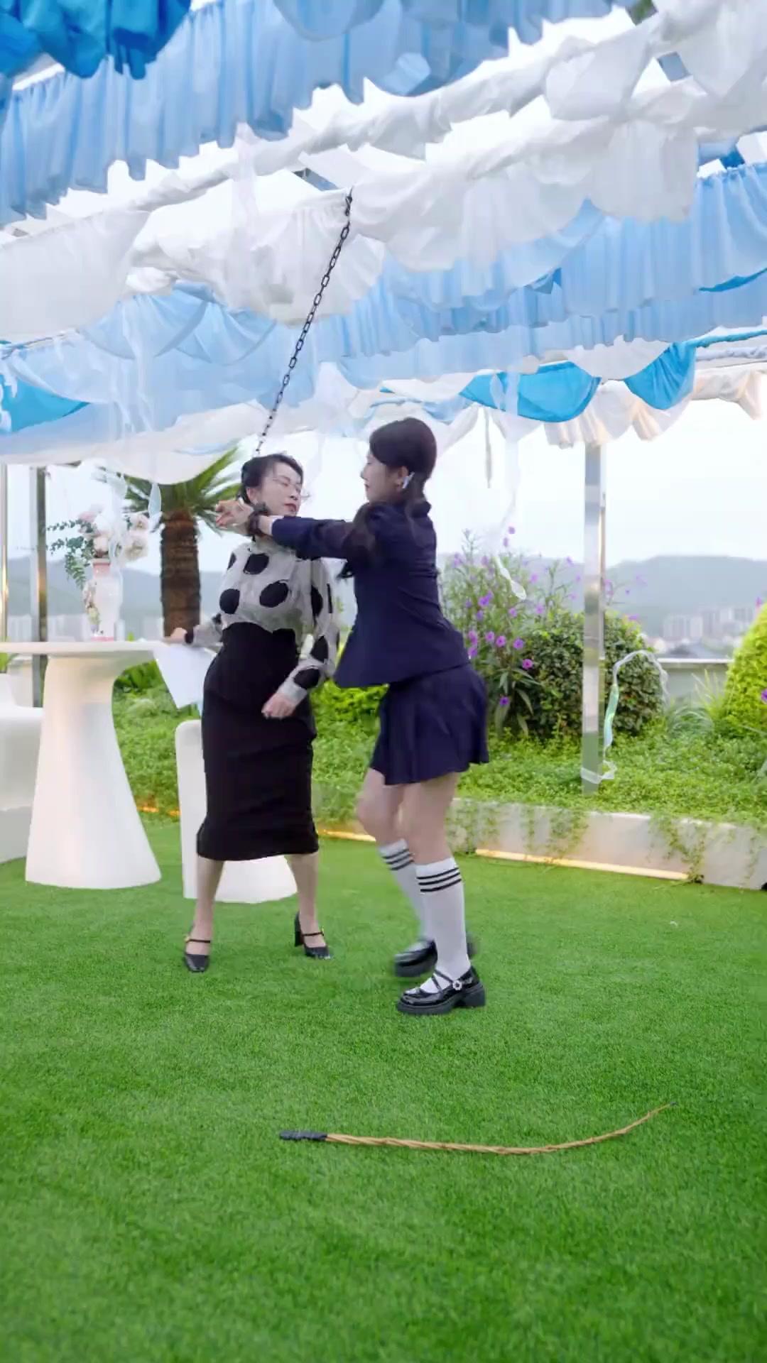 (Lồng tiếng)Cám Dỗ