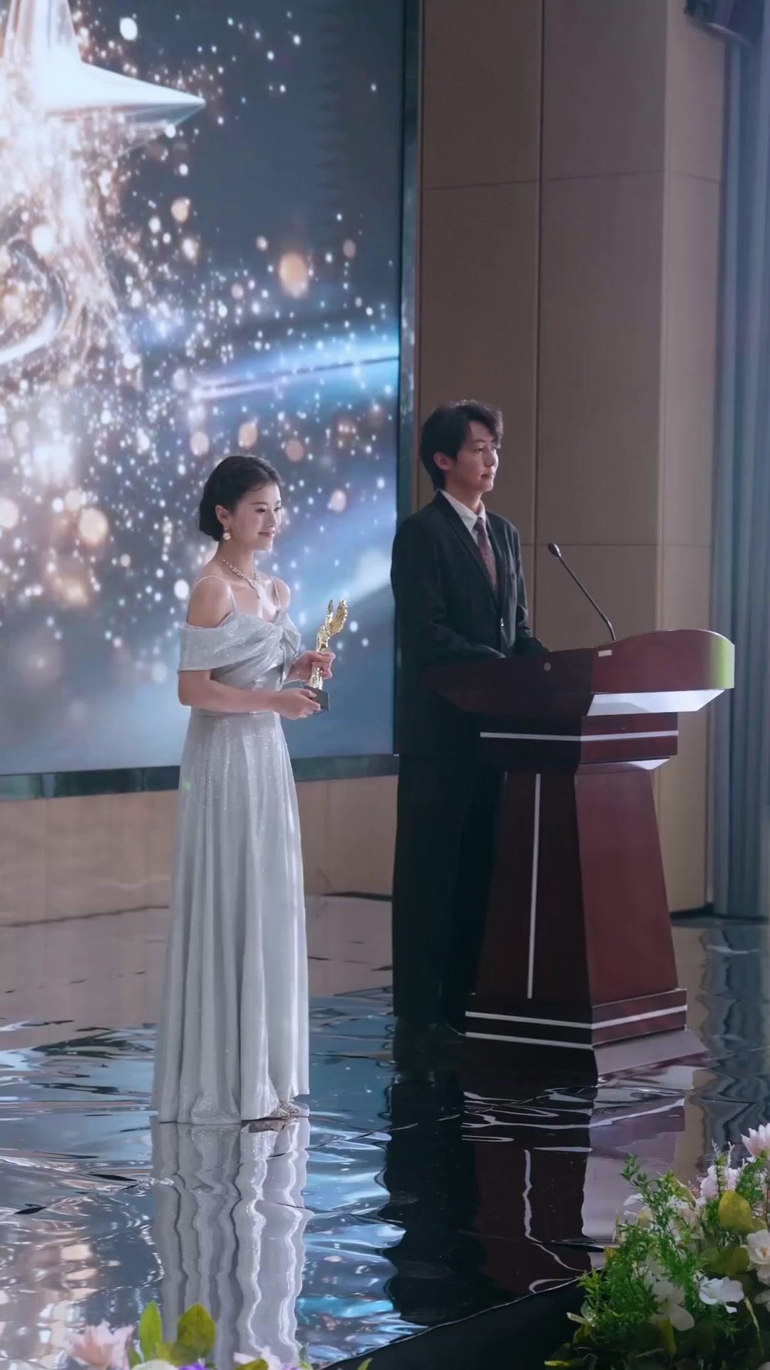 TRAQUÉES PAR L'AMOUR