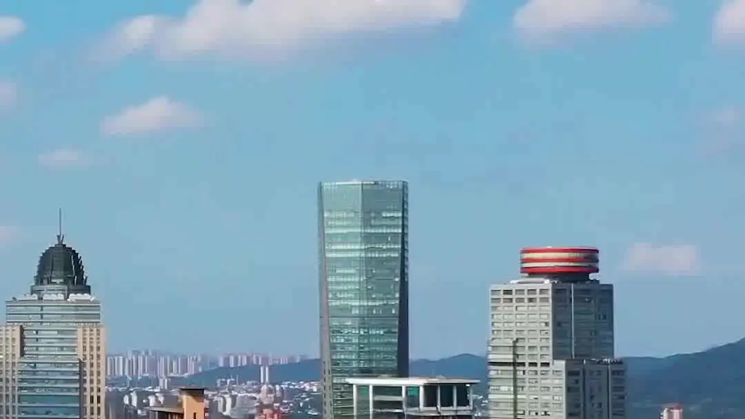 Trap Me, Seduce Me: When the Wheelchair Isn’t the Real Constraint