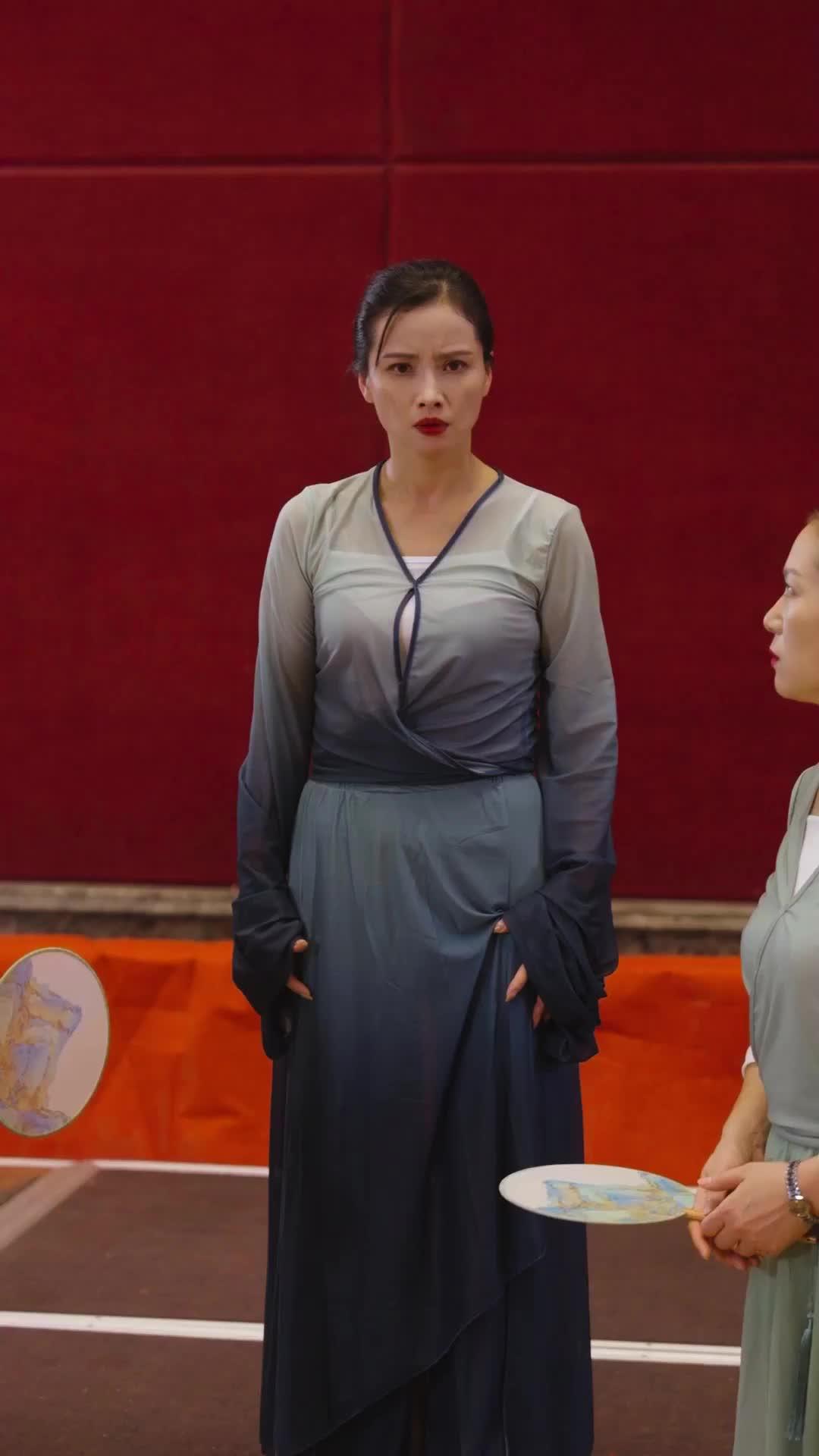 Nyonya Melepas Topeng