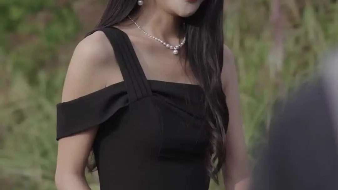 The Barbecue Throne: A Hero's Awakening — The Box That Breathes