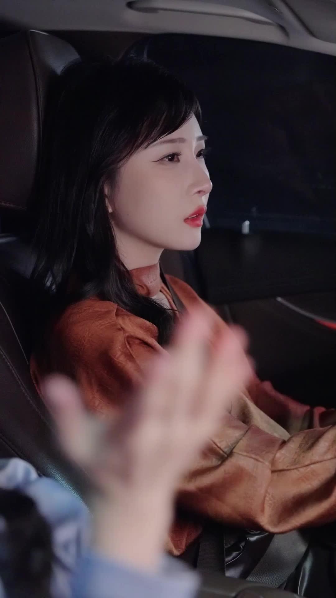전 여친 약혼날, 난 여신과 결혼