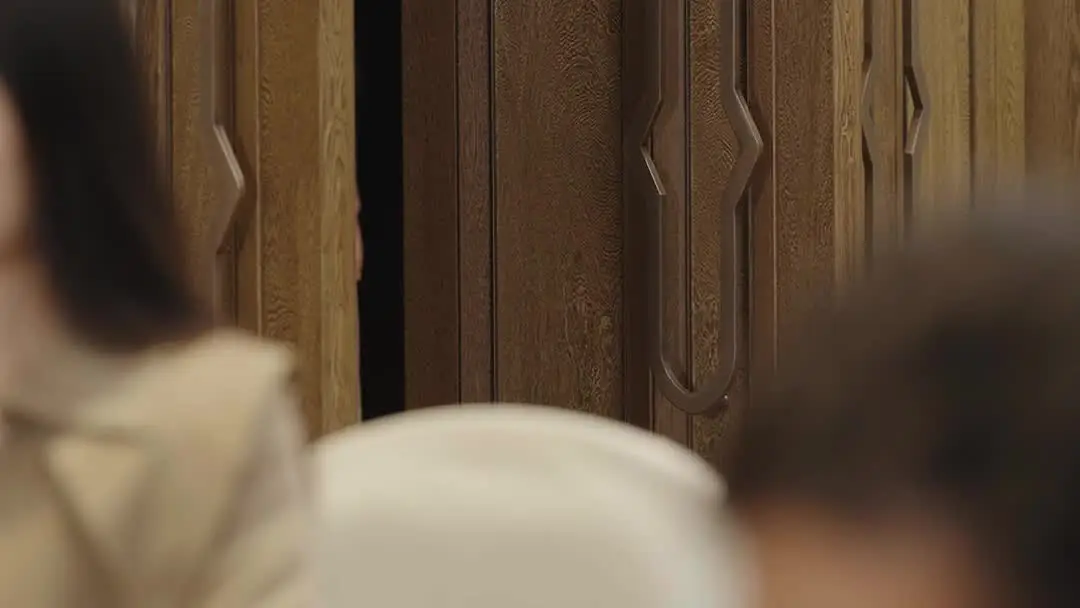 跪著的不是他，是整個權力結構