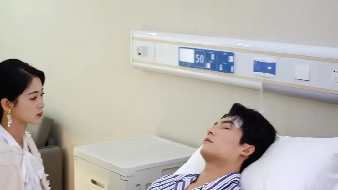 Divorced Diva’s Glorious Encore: When Gauze Becomes a Love Letter