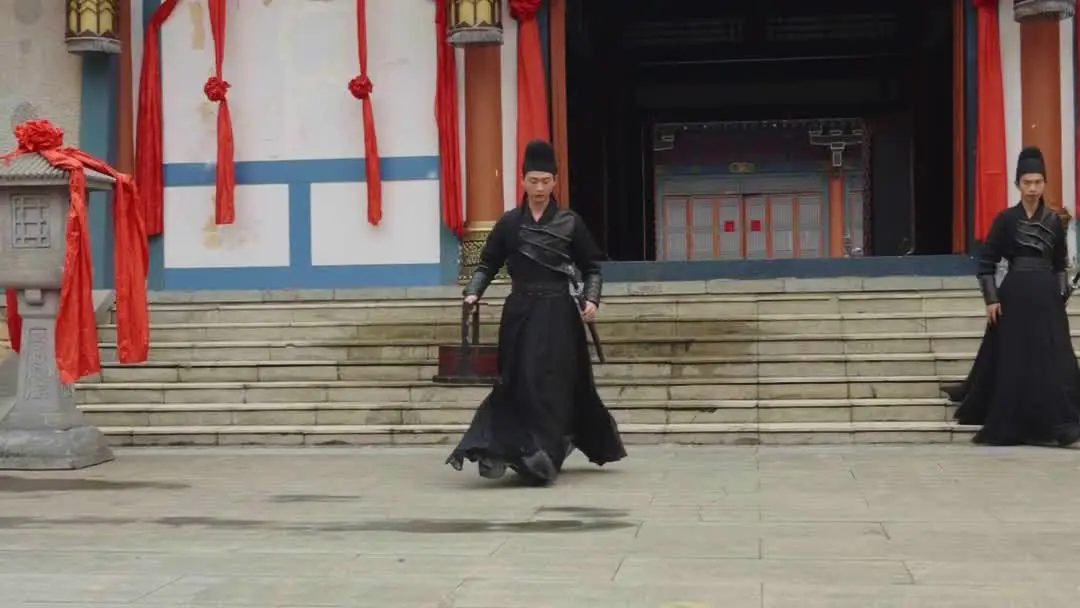 No Mercy for the Crown: How a Teacup and a Box Tell a Revolution