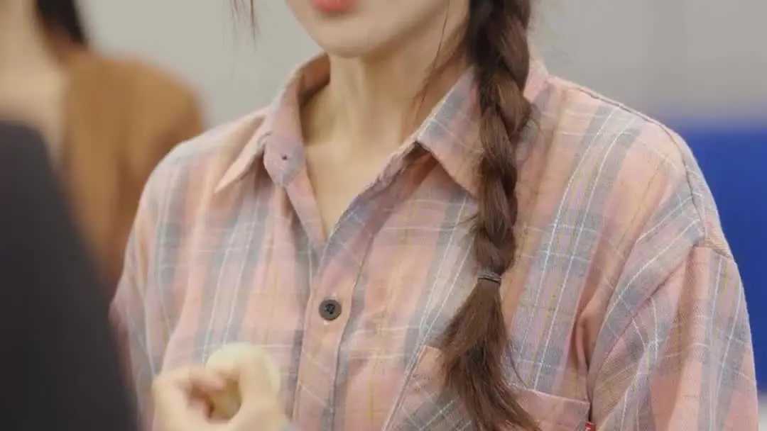 Rise from the Dim Light: When Jewelry Speaks Louder Than Words