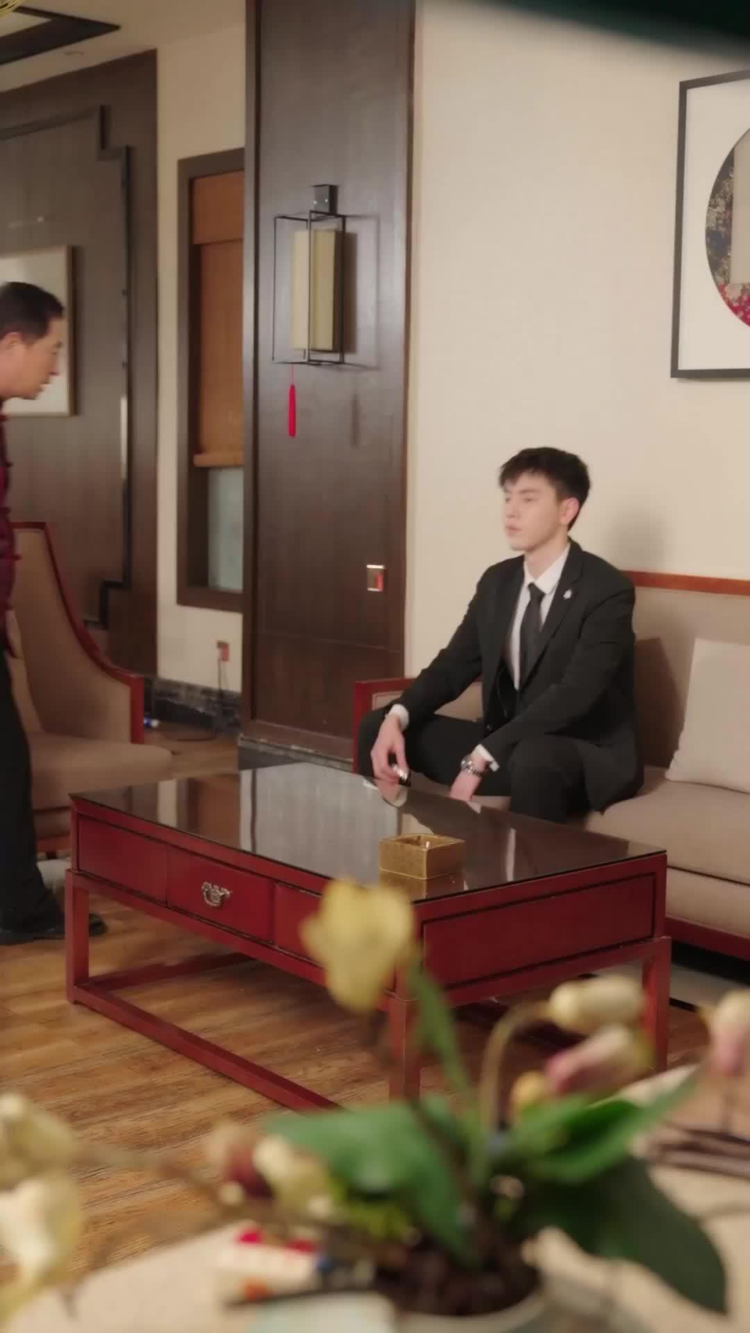 너무 가까운 비서