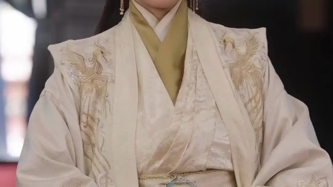 Silk, Scandal, and a Spear That Speaks Volumes