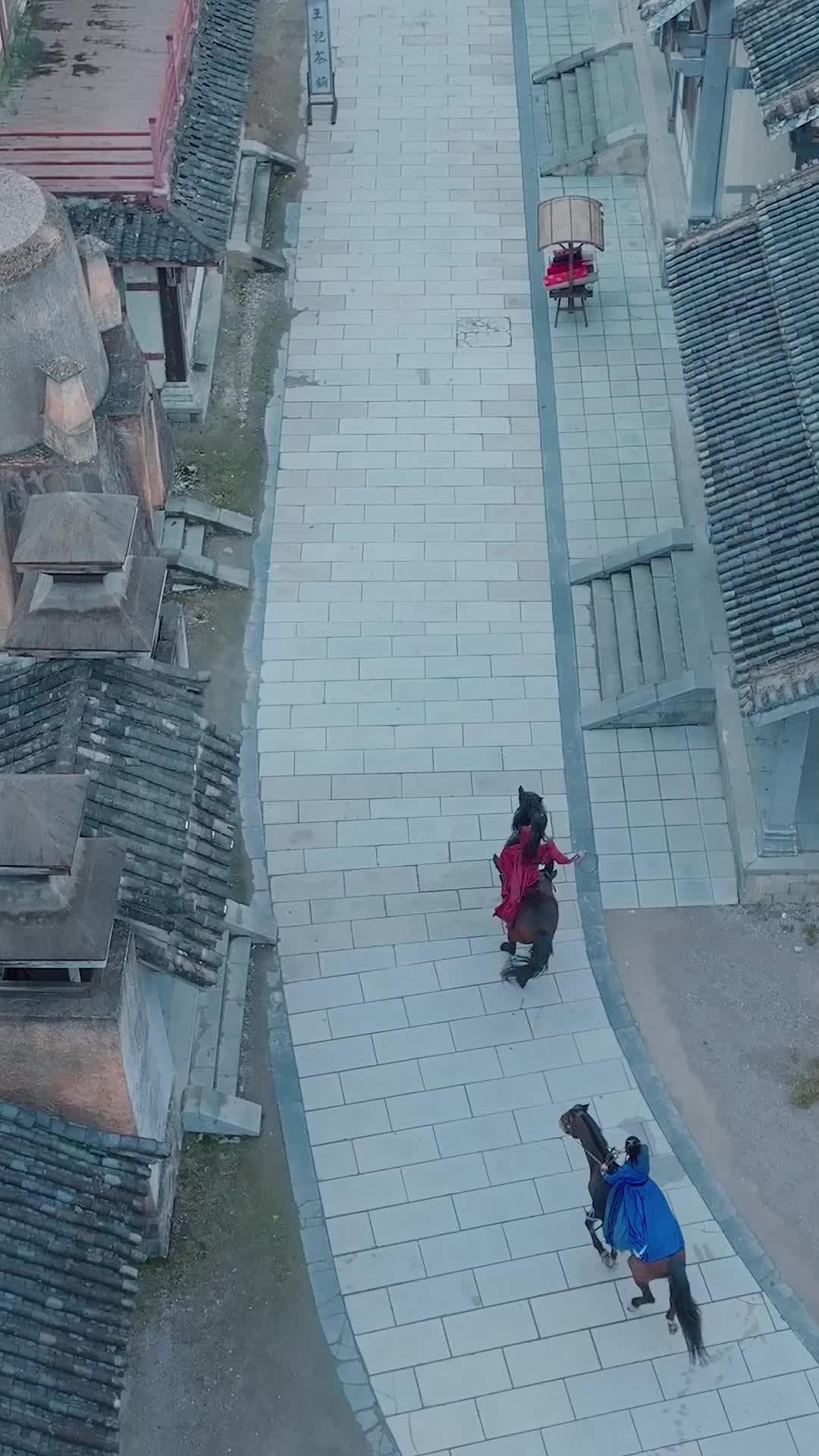 Dalam Lengan Pasangan, Tergenggam Kuasa Tentera