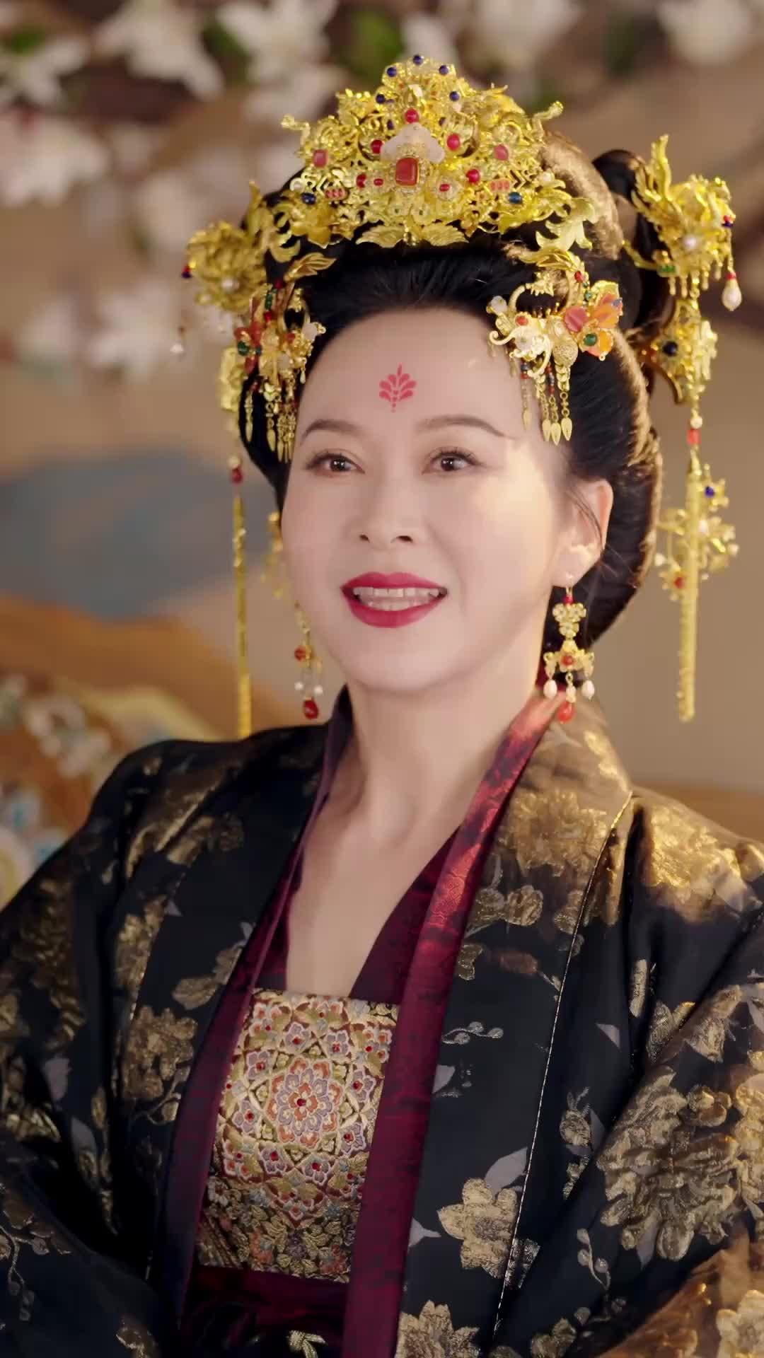 悪役王妃に転生したら、元クライアントが私の夫！？