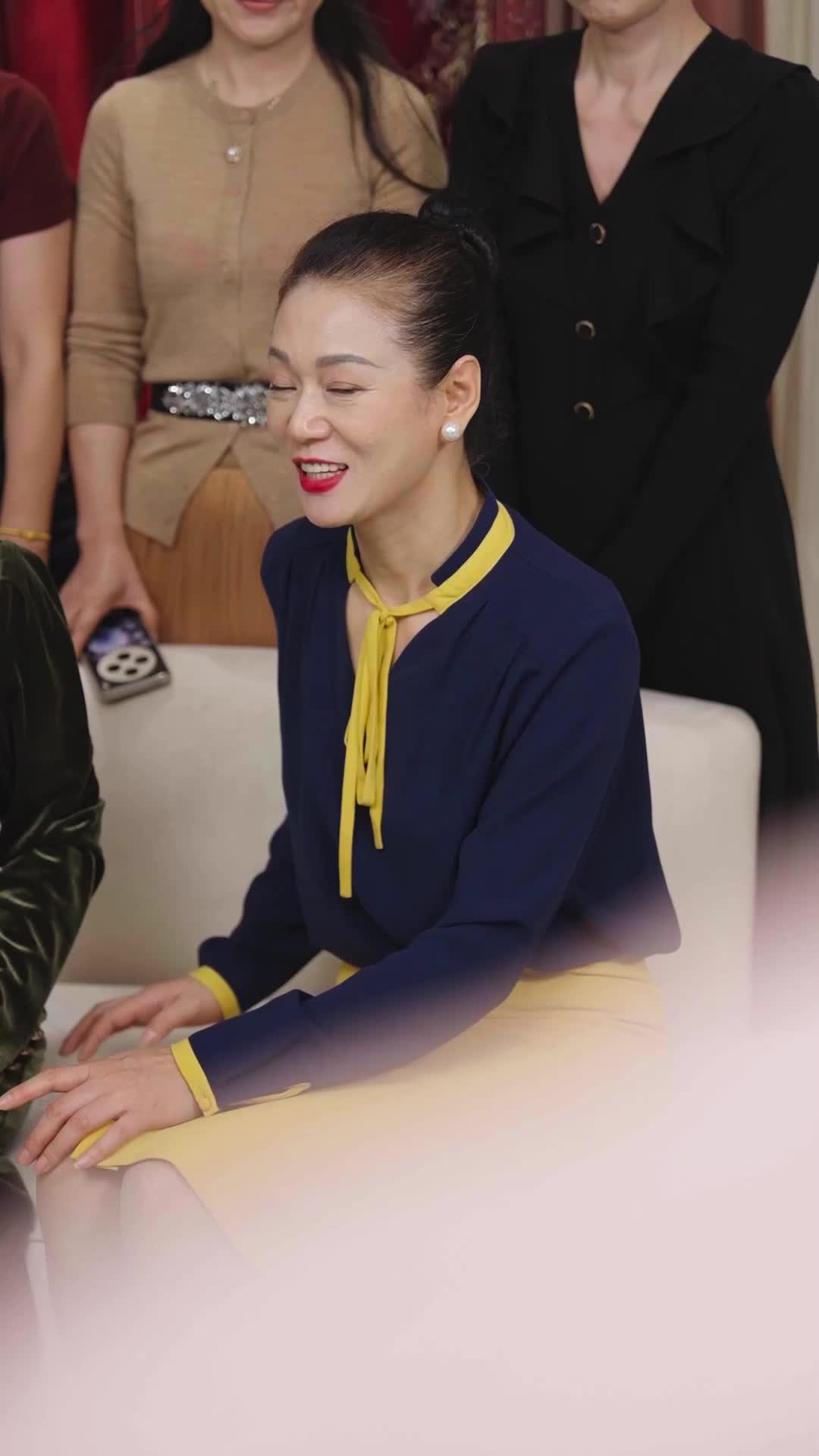 Nyonya Melepas Topeng