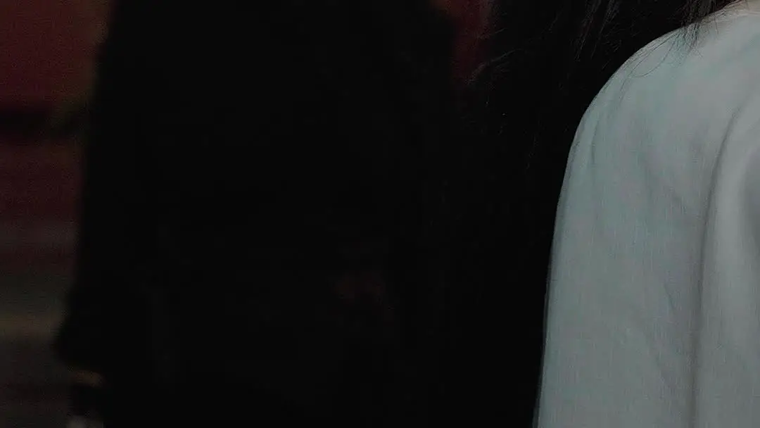 Green Sleeve vs Bloodied Collar