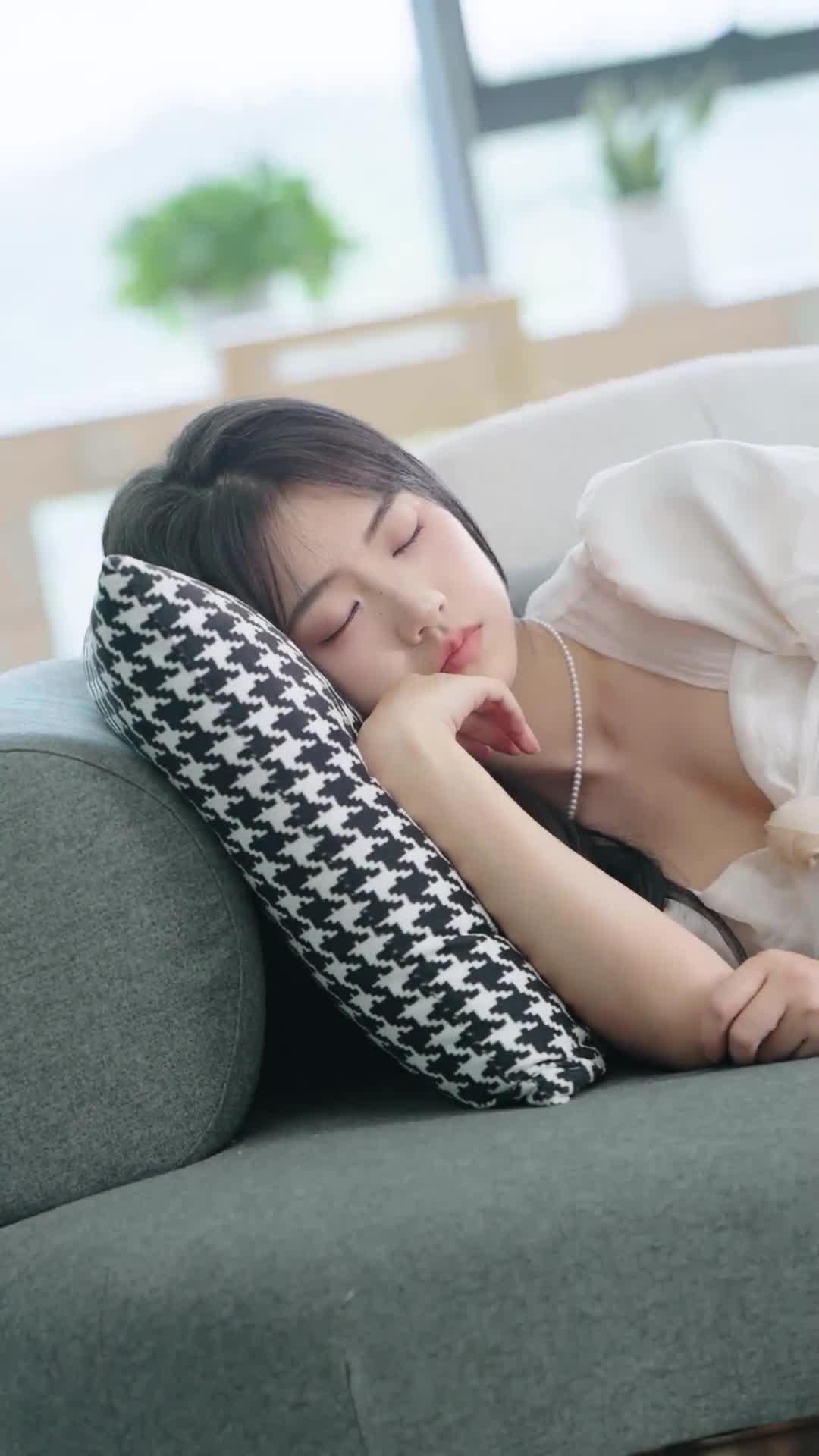 Berhenti, Dia Sepertinya Adikmu