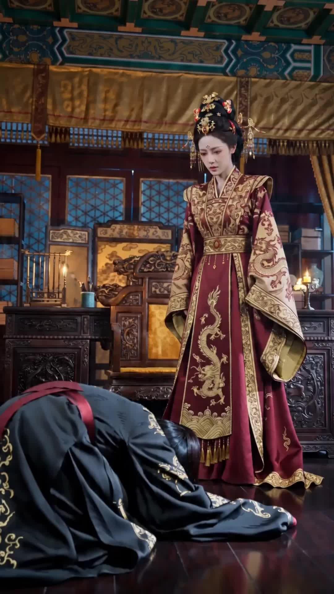 I Posed as a Man, the Empress Is Obsessed!
