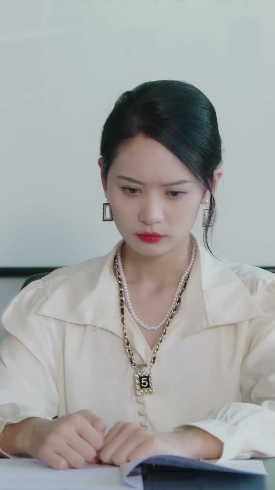 너무 가까운 비서