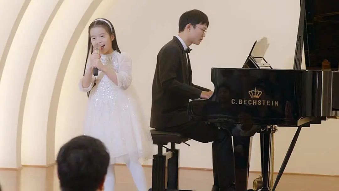 Divorced Diva’s Glorious Encore: When Applause Masks a Family Fracture