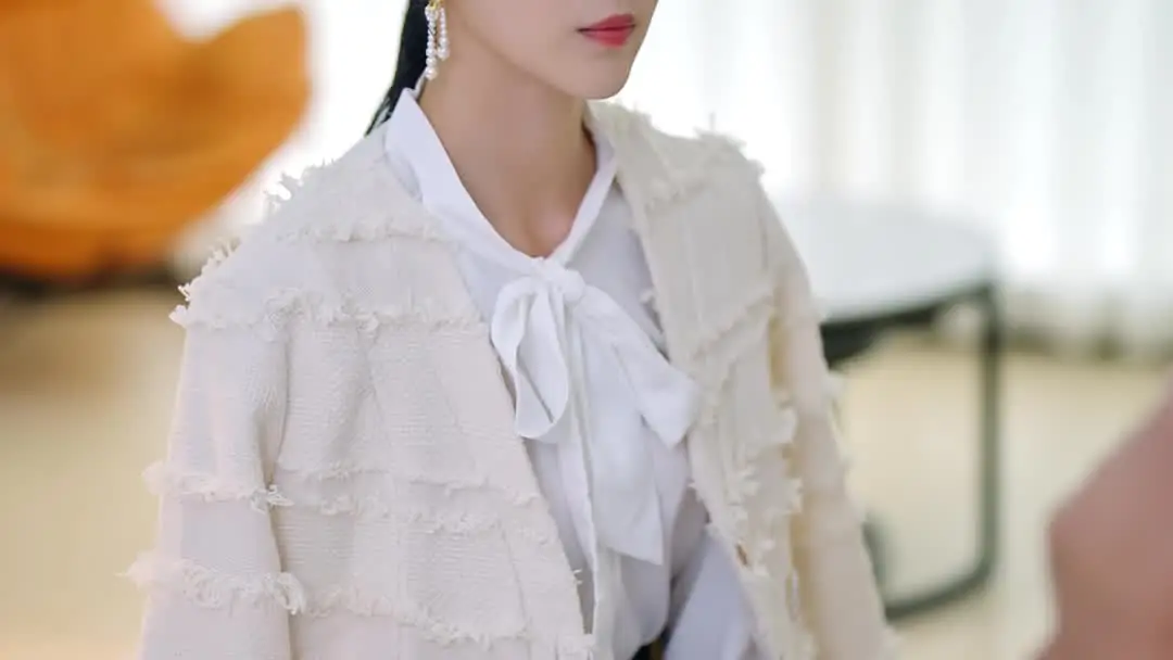 Divorced Diva’s Glorious Encore: When Bandages Speak Louder Than Words