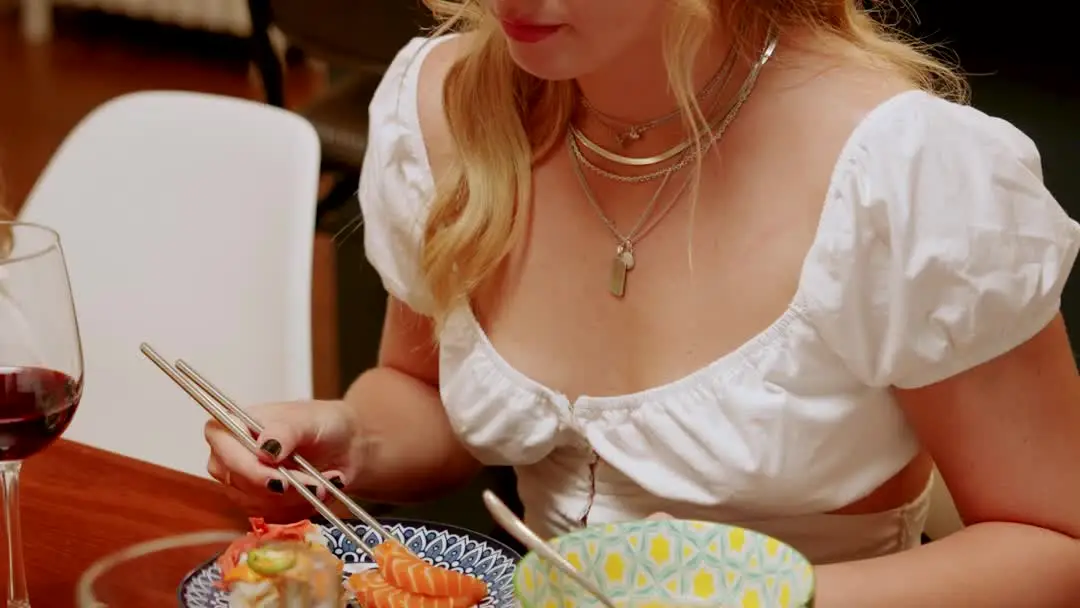 Twins Love Trap for Billionaire Dad: Dockside Confessions and the Weight of Two Children