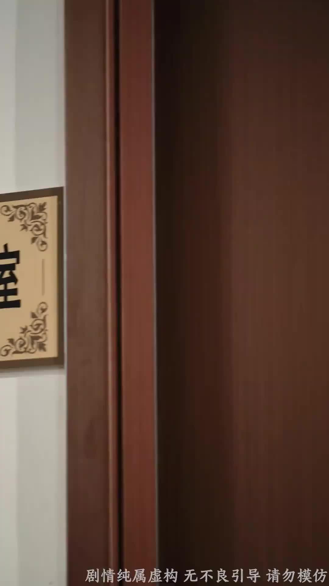 طبيب معجزة بملابس فقير